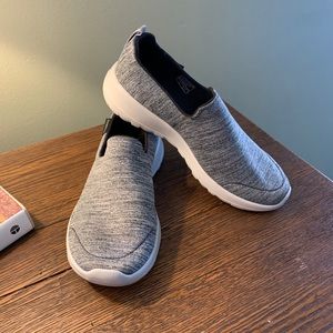 Sketchers Go Walk max slide on tennis shoes.